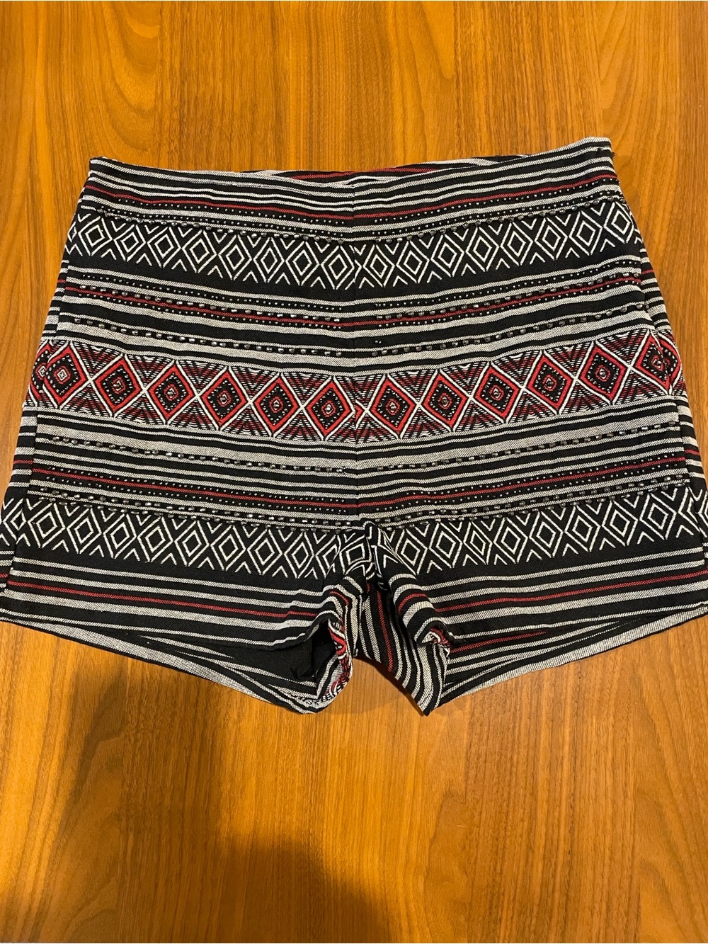 High-Waist Tribal Patterned Women's Shorts - Black & Red